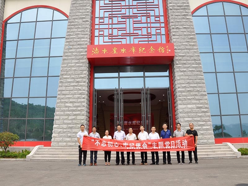 濰坊市人大常委會(huì)機(jī)關(guān)黨委與濰坊天瑞重工有限公司黨支部聯(lián)合開(kāi)展主題黨日活動(dòng)